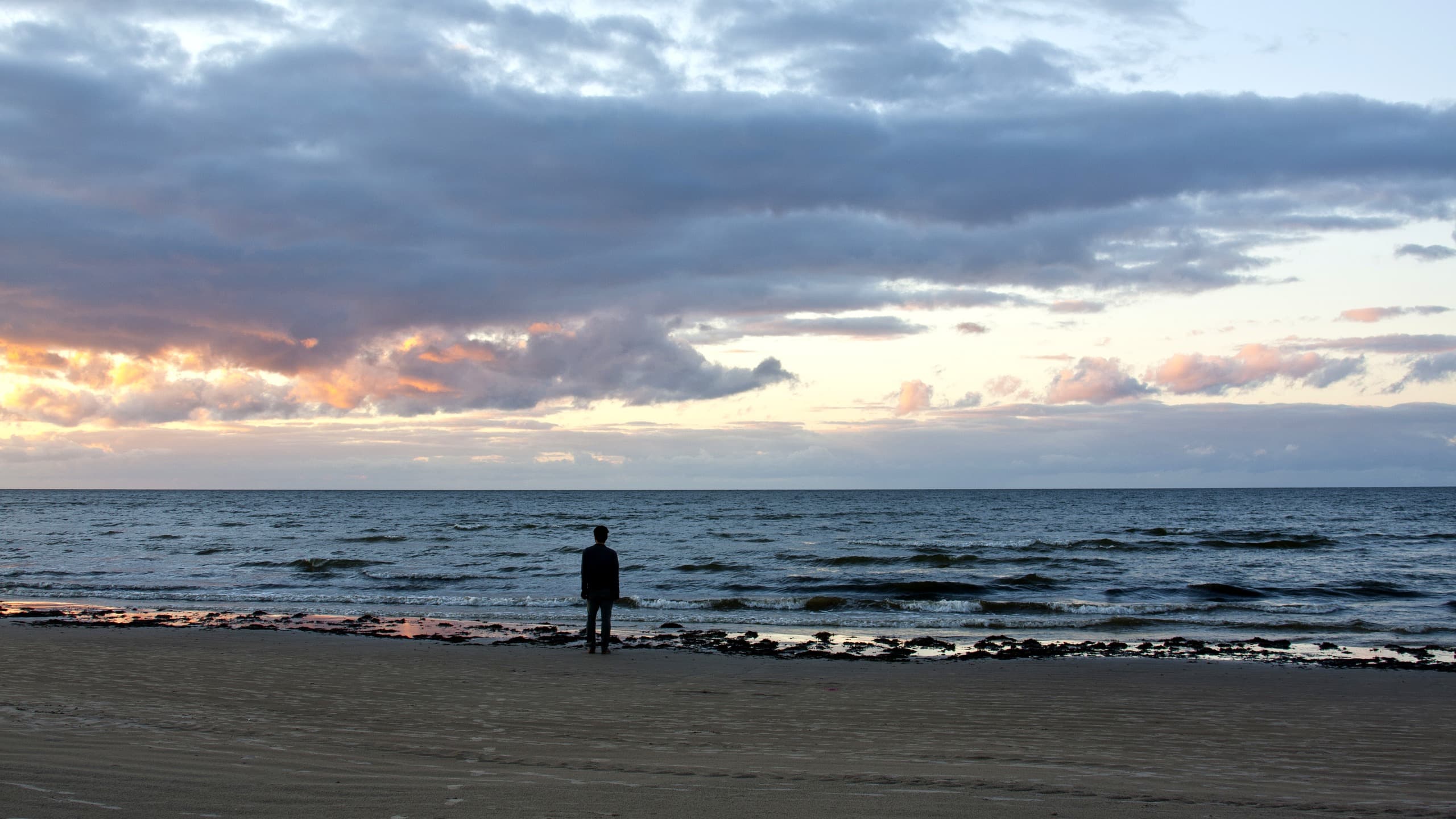 Atmospheric view of the horizon at dusk